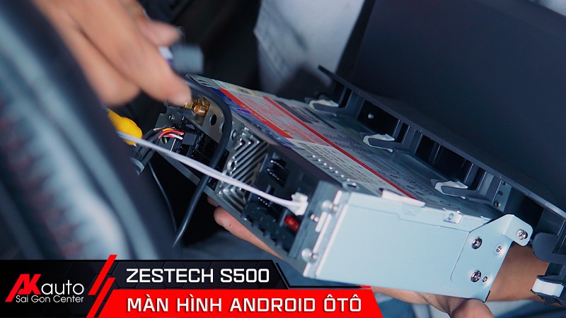 thi công lắp màn hình android ô tô tại AKauto