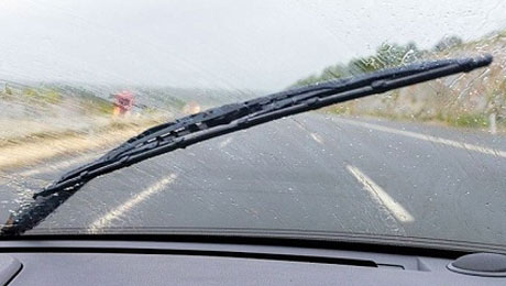 gạt mưa ô tô gạt không sạch