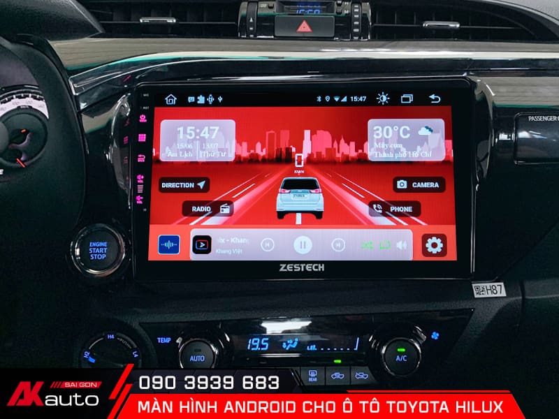Màn hình android ô tô Toyota Hilux nâng cấp khoang nội thất