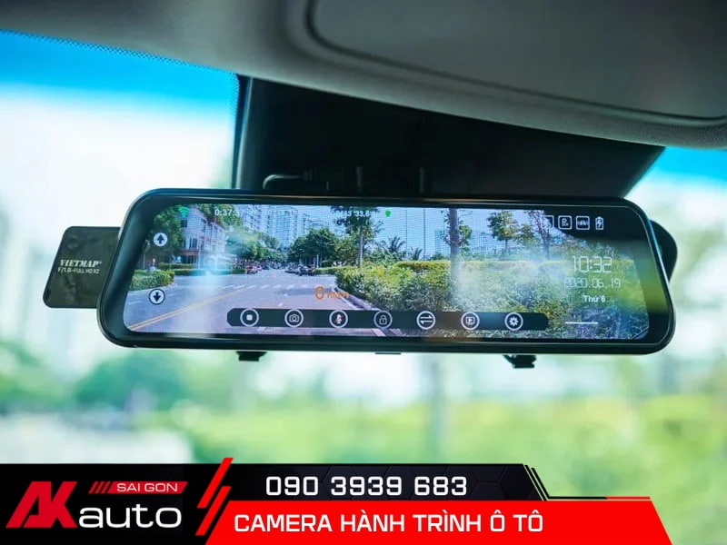 Camera thay thế gương chiếu hậu trong xe
