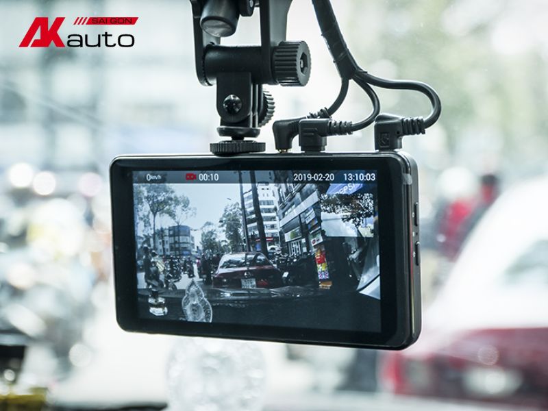 Camera hành trình ô tô hỗ trợ lái xe an toàn